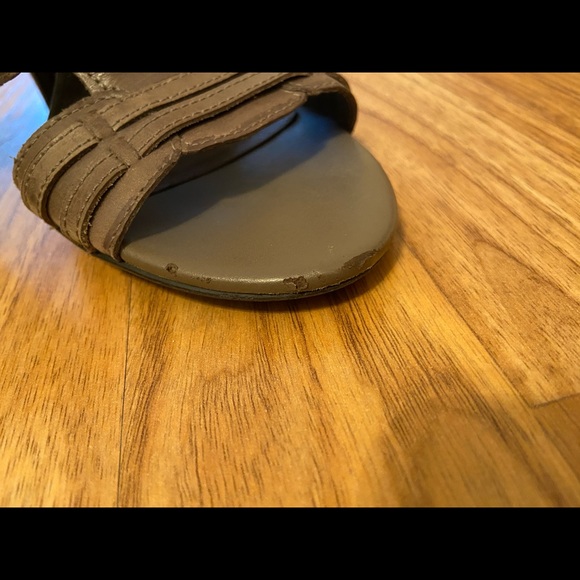 Gianni Bini Heels. Taupe color - Picture 3 of 8